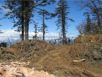 縣委常委、縣政府副縣長(zhǎng)胡濟(jì)均到王崗坪調(diào)研生態(tài)旅游開發(fā)建設(shè)項(xiàng)目